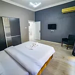 S-hotel *